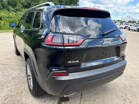 More photos of 2021 Jeep Cherokee Latitude Lux at Braden Chrysler Dodge Jeep Ram, OH