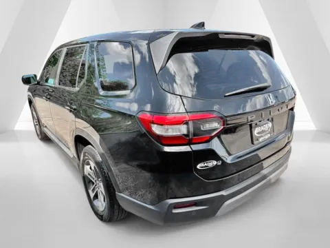 More photos of 2025 Honda Pilot EX-L at Braden Chrysler Dodge Jeep Ram, OH