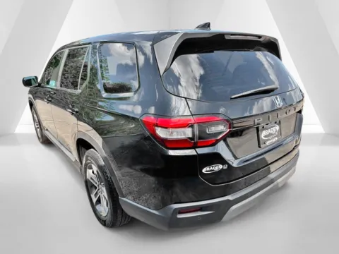 More photos of 2025 Honda Pilot EX-L at Braden Chrysler Dodge Jeep Ram, OH