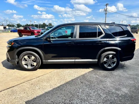 More photos of 2025 Honda Pilot EX-L at Braden Chrysler Dodge Jeep Ram, OH