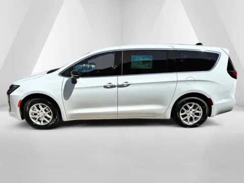 More photos of 2027 Chrysler Pacifica Select at Braden Chrysler Dodge Jeep Ram, OH