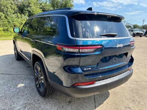 More photos of 2027 Jeep Grand Cherokee L Limited at Braden Chrysler Dodge Jeep Ram, OH