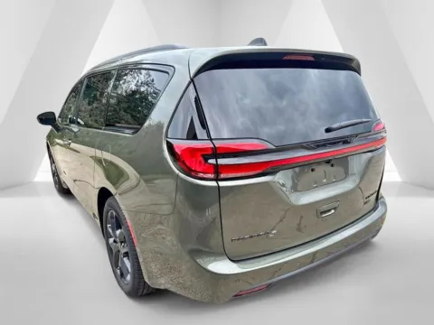 More photos of 2027 Chrysler Pacifica Limited at Braden Chrysler Dodge Jeep Ram, OH