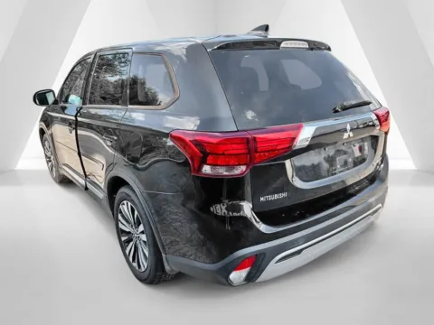 More photos of 2019 Mitsubishi Outlander at Braden Chrysler Dodge Jeep Ram, OH
