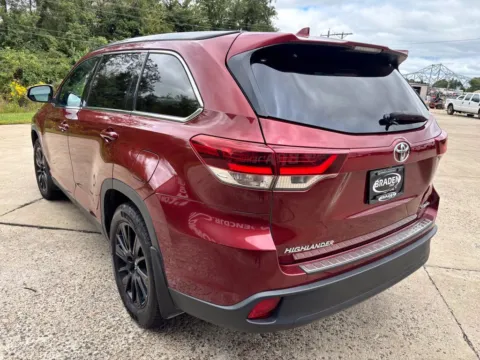 More photos of 2019 Toyota Highlander SE at Braden Chrysler Dodge Jeep Ram, OH