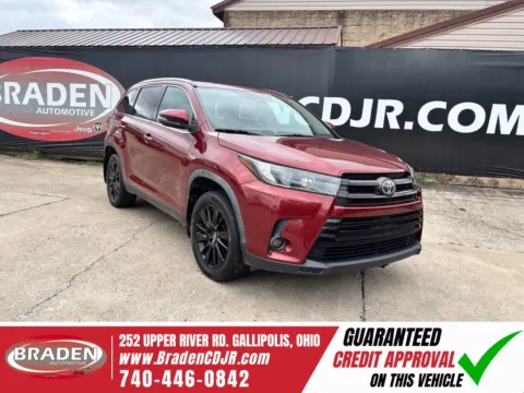 Red 2019 Toyota Highlander SE for sale in Gallipolis, OH