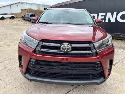 Photos of 2019 Toyota Highlander SE for sale in Gallipolis, OH at Braden Chrysler Dodge Jeep Ram