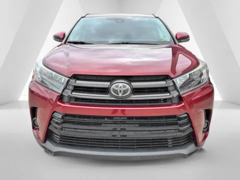 Photos of 2019 Toyota Highlander SE for sale in Gallipolis, OH at Braden Chrysler Dodge Jeep Ram