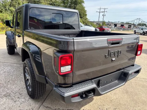 More photos of 2027 Jeep Gladiator Sport S at Braden Chrysler Dodge Jeep Ram, OH