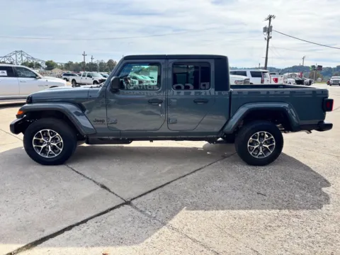 More photos of 2027 Jeep Gladiator Sport S at Braden Chrysler Dodge Jeep Ram, OH