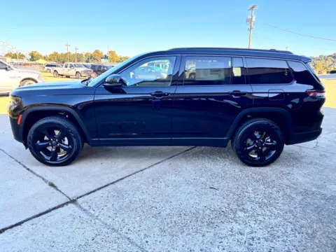 More photos of 2027 Jeep Grand Cherokee L Limited at Braden Chrysler Dodge Jeep Ram, OH