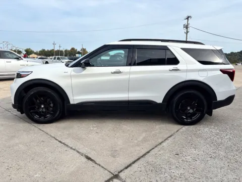 More photos of 2023 Ford Explorer ST-Line at Braden Chrysler Dodge Jeep Ram, OH