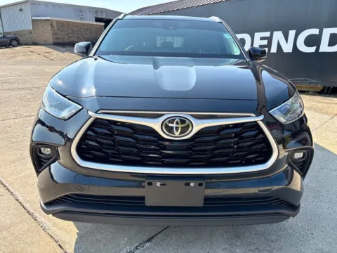 Photos of 2023 Toyota Highlander XLE for sale in Gallipolis, OH at Braden Chrysler Dodge Jeep Ram