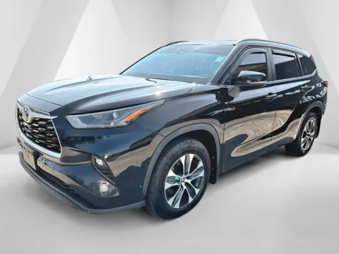 Another view of 2023 Toyota Highlander XLE for sale in Gallipolis, OH at Braden Chrysler Dodge Jeep Ram