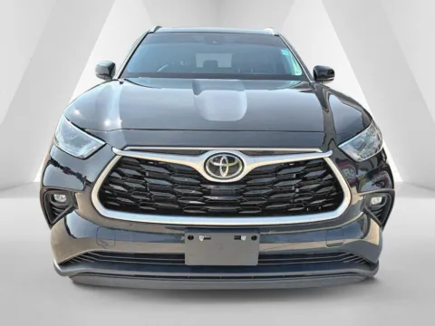 Photos of 2023 Toyota Highlander XLE for sale in Gallipolis, OH at Braden Chrysler Dodge Jeep Ram