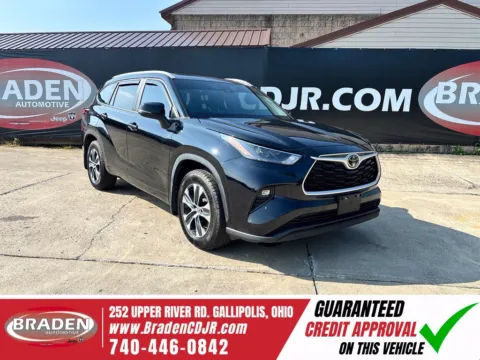 Black 2023 Toyota Highlander XLE for sale in Gallipolis, OH