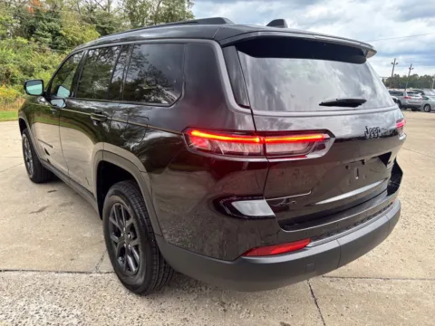More photos of 2027 Jeep Grand Cherokee L Laredo Altitude at Braden Chrysler Dodge Jeep Ram, OH