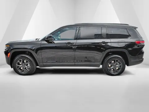 More photos of 2027 Jeep Grand Cherokee L Laredo Altitude at Braden Chrysler Dodge Jeep Ram, OH