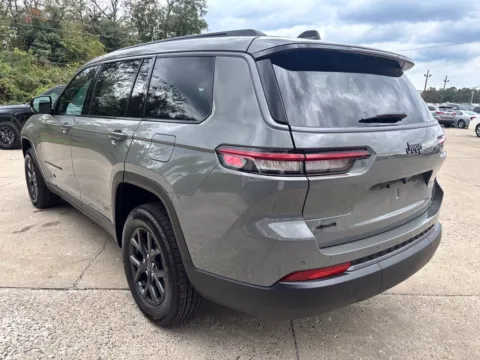 More photos of 2027 Jeep Grand Cherokee L Laredo Altitude at Braden Chrysler Dodge Jeep Ram, OH