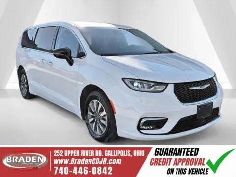 White 2024 Chrysler Pacifica Hybrid Select for sale in Gallipolis, OH