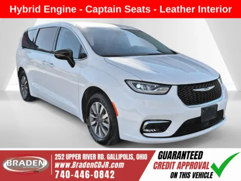 White 2024 Chrysler Pacifica Hybrid Select for sale in Gallipolis, OH