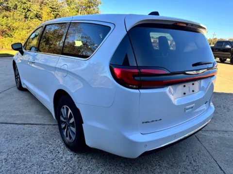 More photos of 2024 Chrysler Pacifica Hybrid Select at Braden Chrysler Dodge Jeep Ram, OH