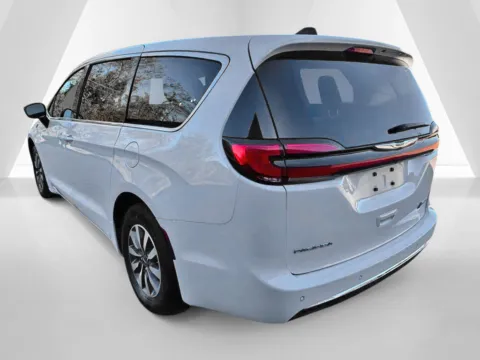 More photos of 2024 Chrysler Pacifica Hybrid Select at Braden Chrysler Dodge Jeep Ram, OH