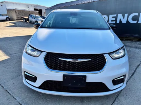 Photos of 2024 Chrysler Pacifica Hybrid Select for sale in Gallipolis, OH at Braden Chrysler Dodge Jeep Ram
