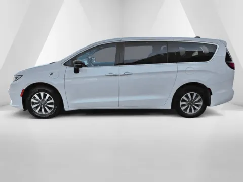 More photos of 2024 Chrysler Pacifica Hybrid Select at Braden Chrysler Dodge Jeep Ram, OH