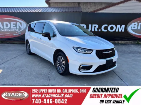 White 2024 Chrysler Pacifica Hybrid Select for sale in Gallipolis, OH