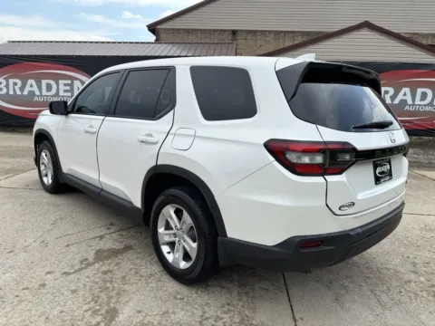 More photos of 2023 Honda Pilot LX at Braden Chrysler Dodge Jeep Ram, OH