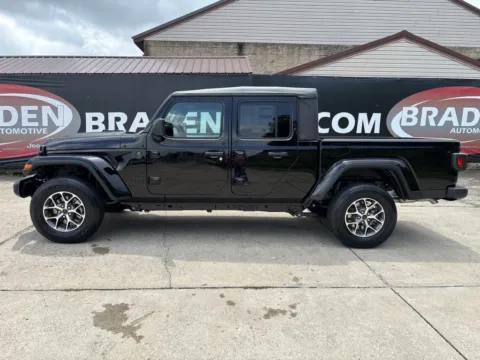 More photos of 2025 Jeep Gladiator Sport at Braden Chrysler Dodge Jeep Ram, OH