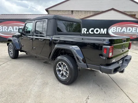More photos of 2025 Jeep Gladiator Sport at Braden Chrysler Dodge Jeep Ram, OH