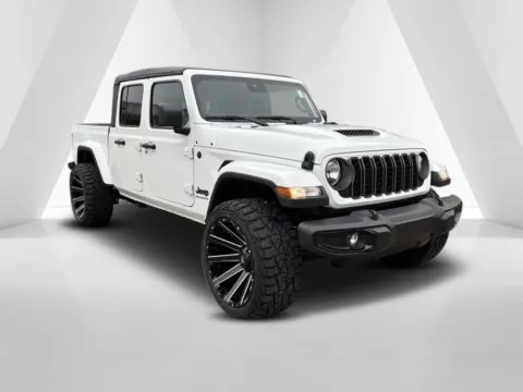 White 2025 Jeep Gladiator Sport S for sale in Gallipolis, OH