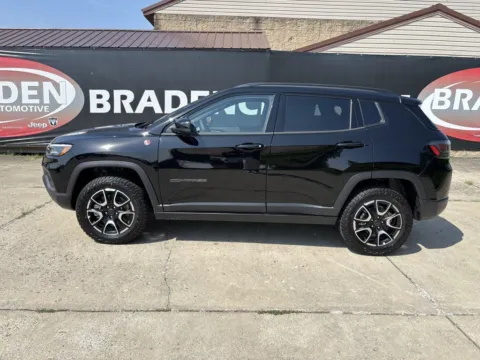 More photos of 2025 Jeep Compass Trailhawk at Braden Chrysler Dodge Jeep Ram, OH