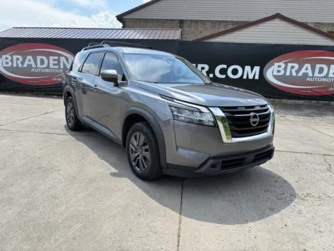 Gray 2022 Nissan Pathfinder SV for sale in Gallipolis, OH