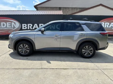 More photos of 2022 Nissan Pathfinder SV at Braden Chrysler Dodge Jeep Ram, OH