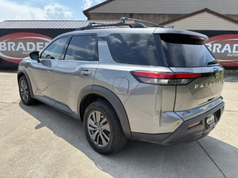 More photos of 2022 Nissan Pathfinder SV at Braden Chrysler Dodge Jeep Ram, OH