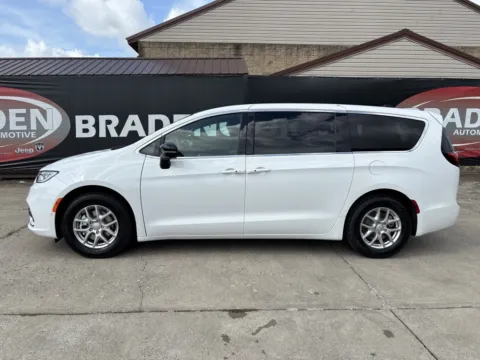 More photos of 2026 Chrysler Pacifica Select at Braden Chrysler Dodge Jeep Ram, OH