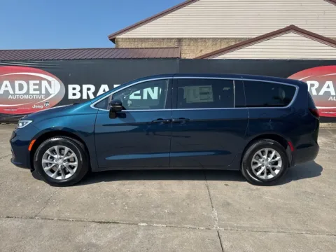 More photos of 2025 Chrysler Pacifica Select at Braden Chrysler Dodge Jeep Ram, OH