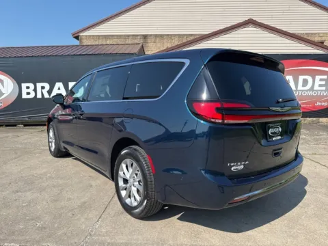 More photos of 2025 Chrysler Pacifica Select at Braden Chrysler Dodge Jeep Ram, OH