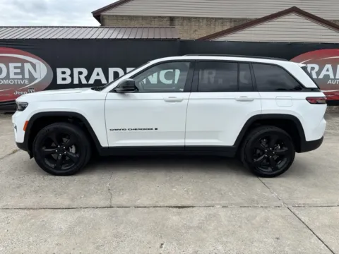 More photos of 2023 Jeep Grand Cherokee Altitude at Braden Chrysler Dodge Jeep Ram, OH