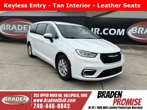 White 2023 Chrysler Pacifica Touring L for sale in Gallipolis, OH