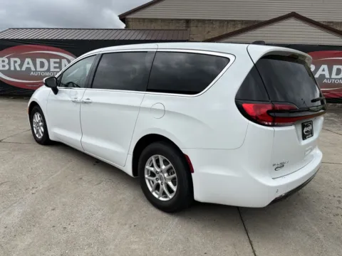More photos of 2023 Chrysler Pacifica Touring L at Braden Chrysler Dodge Jeep Ram, OH