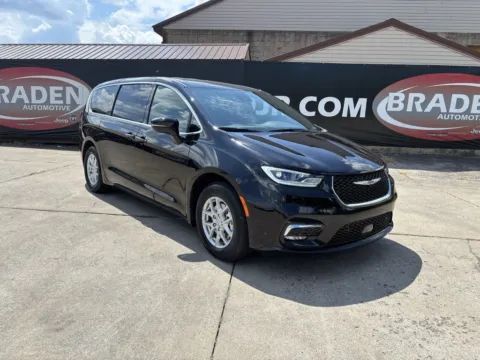 Black 2026 Chrysler Pacifica Select for sale in Gallipolis, OH