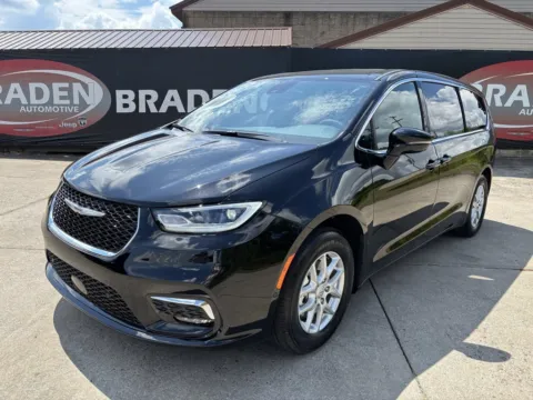 Another view of 2026 Chrysler Pacifica Select for sale in Gallipolis, OH at Braden Chrysler Dodge Jeep Ram