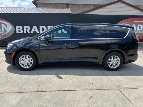 More photos of 2026 Chrysler Pacifica Select at Braden Chrysler Dodge Jeep Ram, OH