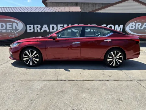 More photos of 2022 Nissan Altima 2.5 Platinum at Braden Chrysler Dodge Jeep Ram, OH
