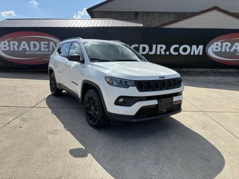 White 2025 Jeep Compass Latitude for sale in Gallipolis, OH