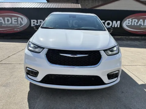 Photos of 2026 Chrysler Pacifica Select for sale in Gallipolis, OH at Braden Chrysler Dodge Jeep Ram